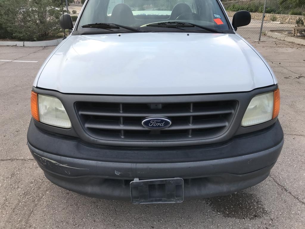 2004 Ford F-150 Heritage Pickup XL w/ Cover