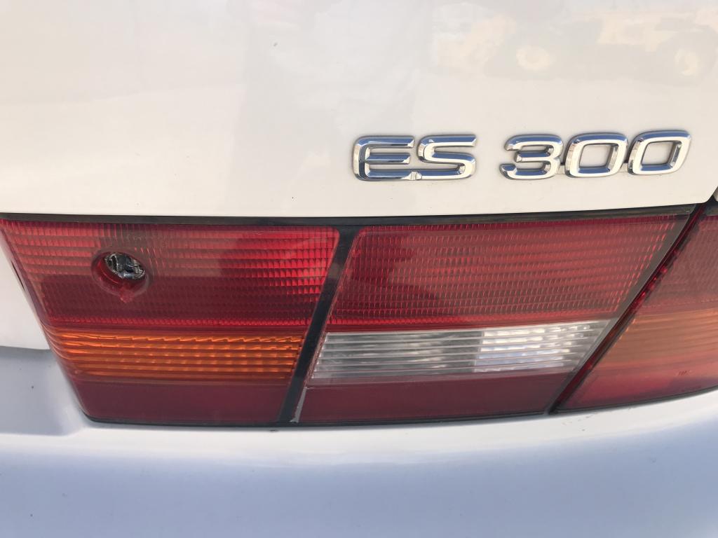 1997 Lexus ES 300 Sedan w/Sunroof