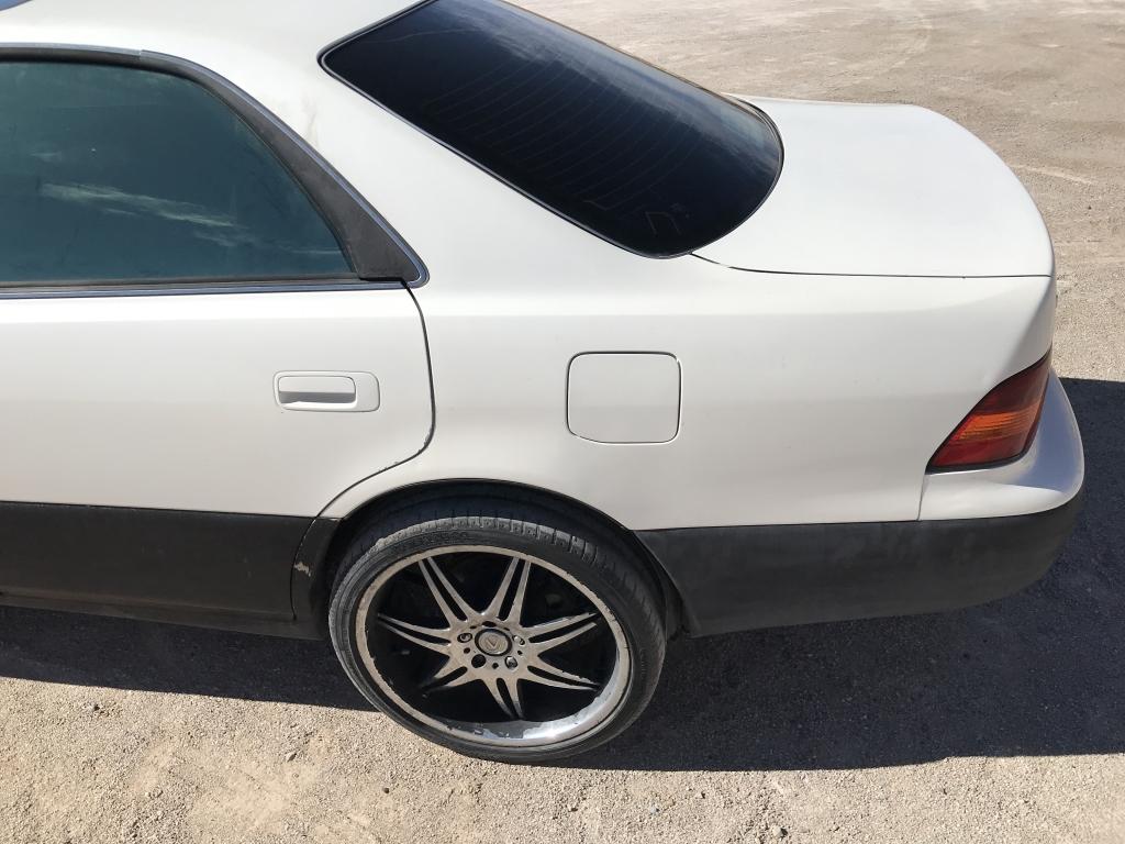 1997 Lexus ES 300 Sedan w/Sunroof