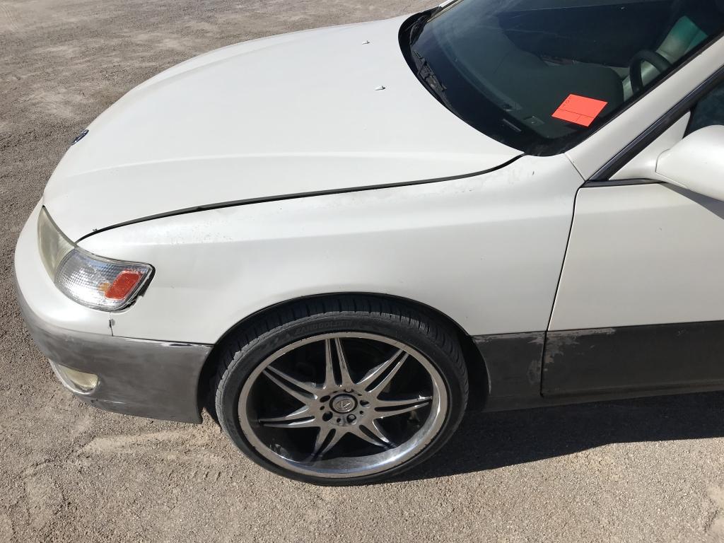 1997 Lexus ES 300 Sedan w/Sunroof