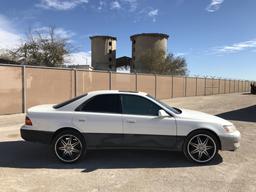 1997 Lexus ES 300 Sedan w/Sunroof