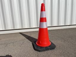 UNUSED (50)pcs Construction Safety Traffic Cones