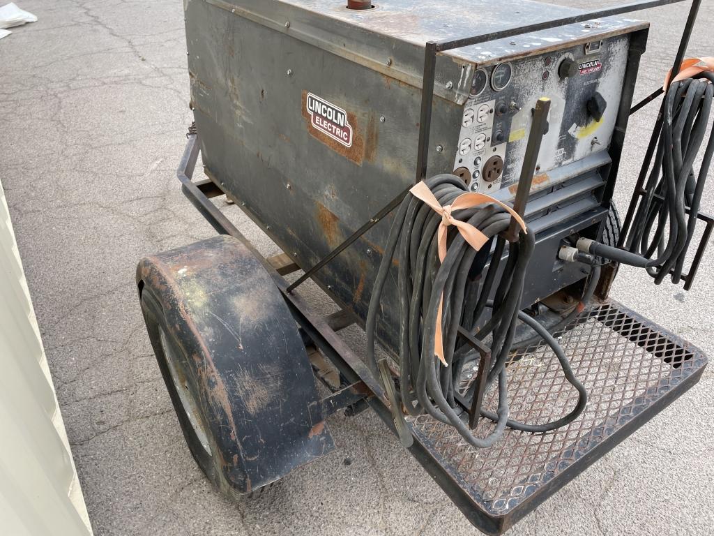 Lincoln 250 AC/DC Diesel Welder on Trailer (Works)