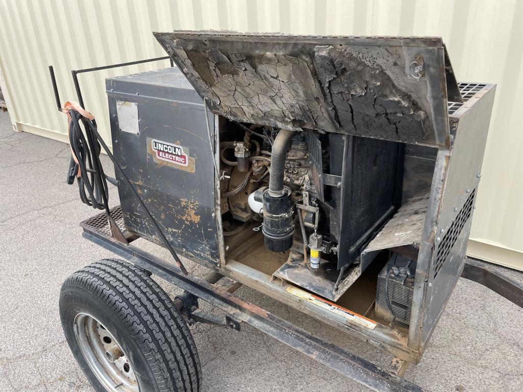 Lincoln 250 AC/DC Diesel Welder on Trailer (Works)