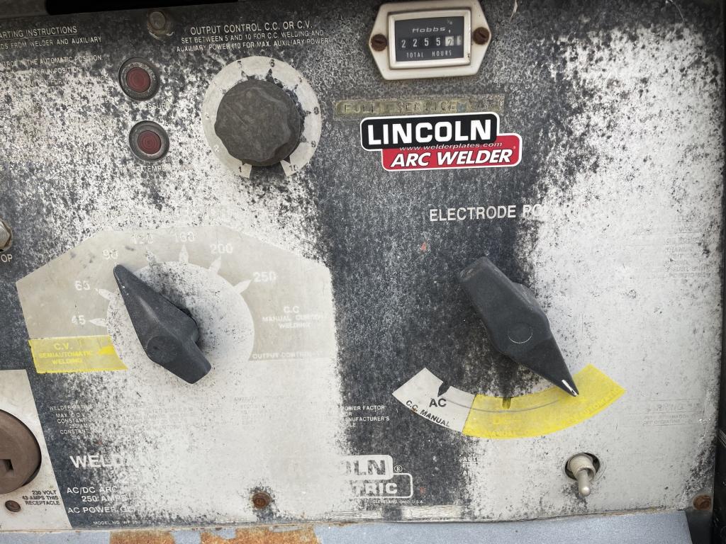 Lincoln 250 AC/DC Diesel Welder on Trailer (Works)