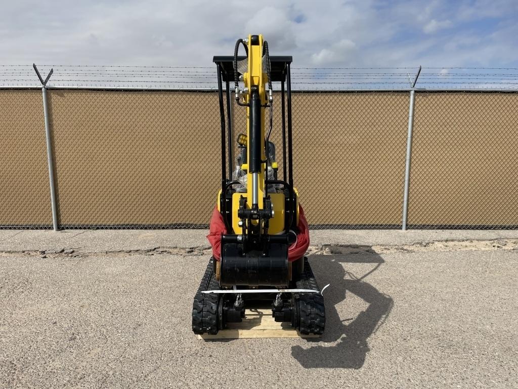 UNUSED 2023 AGT 13.5HP Gas Mini-Excavator QH12