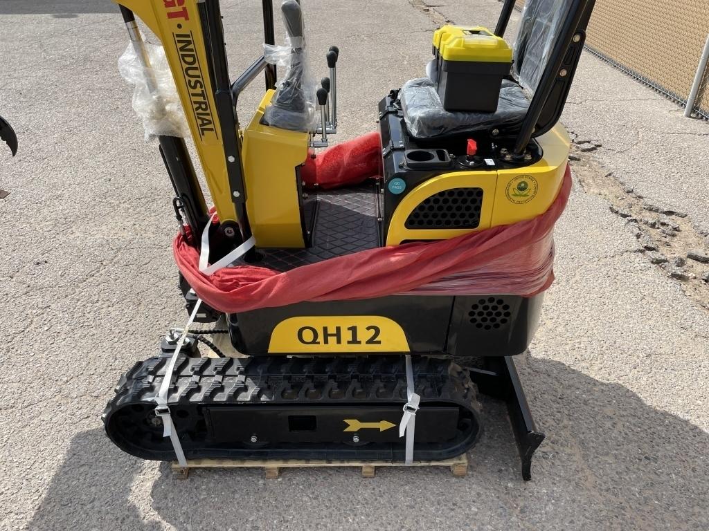 UNUSED 2023 AGT 13.5HP Gas Mini-Excavator QH12