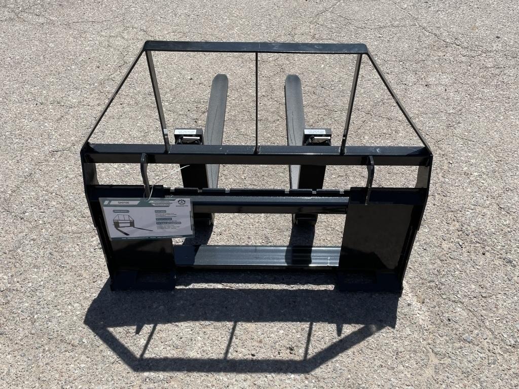 UNUSED Skid-Steer Pallet Fork Attachment,49" Forks