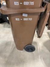 GARBAGE CAN WITH WHEELS AND LID