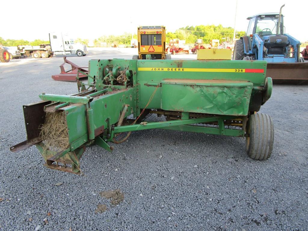 JOHN DEERE 336 SQ BALER