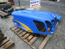 NEW HOLLAND TRACTOR HOOD T5040