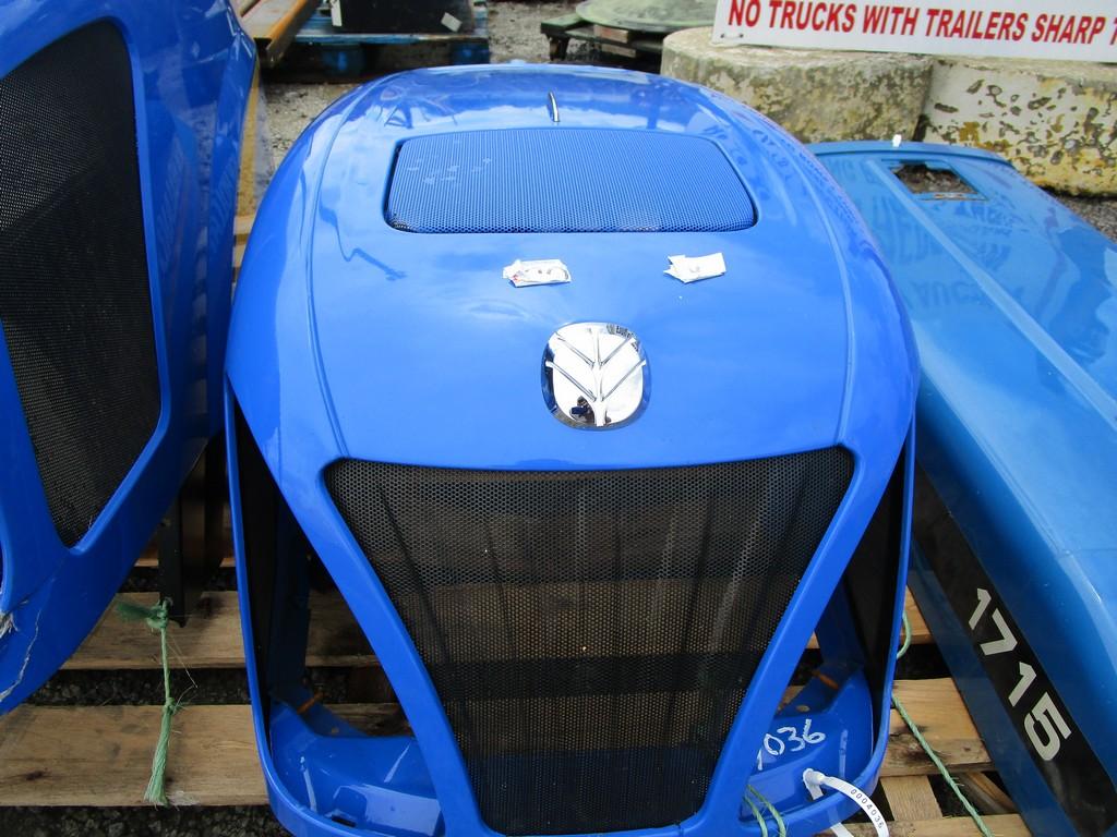 NEW HOLLAND TRACTOR HOOD T5040