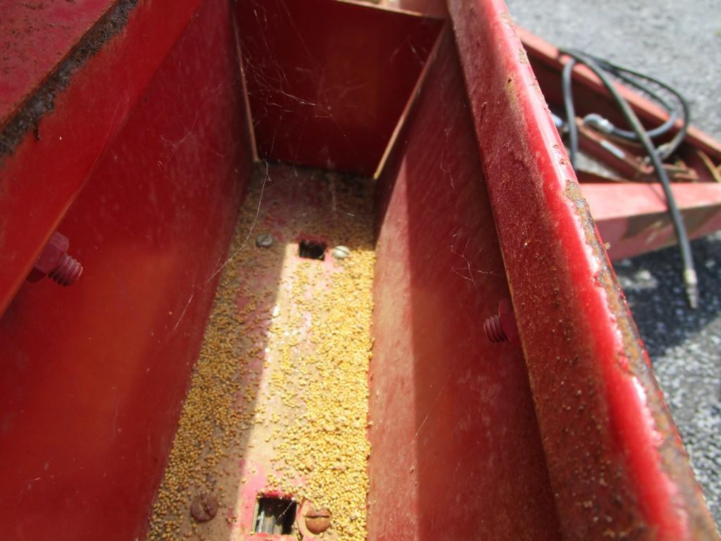 IH 510 GRAIN DRILL W/ SMALL SEED