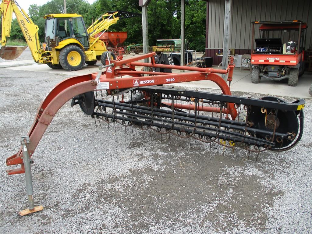 HESSTON 3820 HITCH RAKE