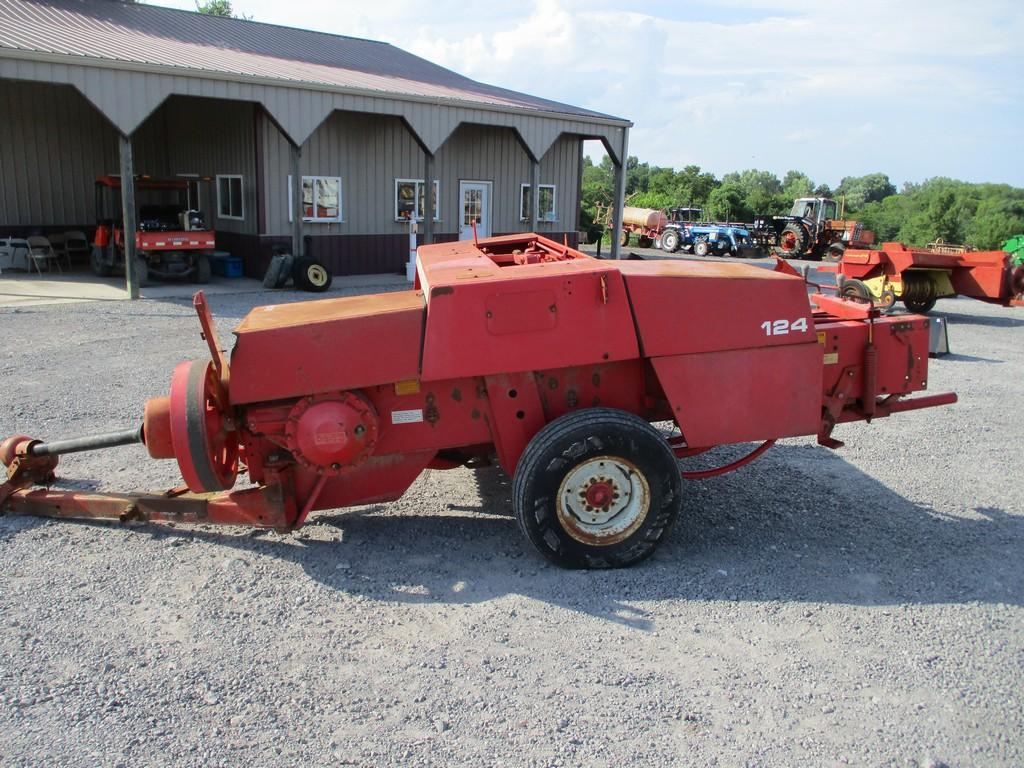 MASSEY FURGUSON 124 SQ BALER