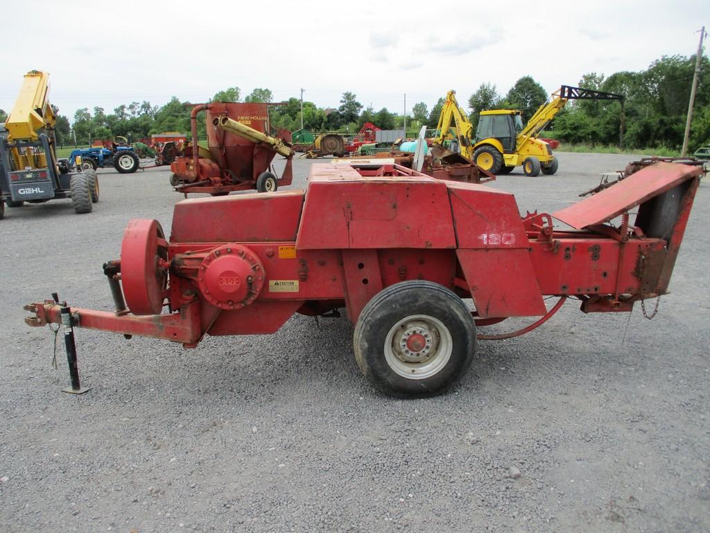 MASSEY FERGUSON 120 SQ BALER