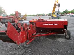 IH 445 SQ BALER W/ KICKER