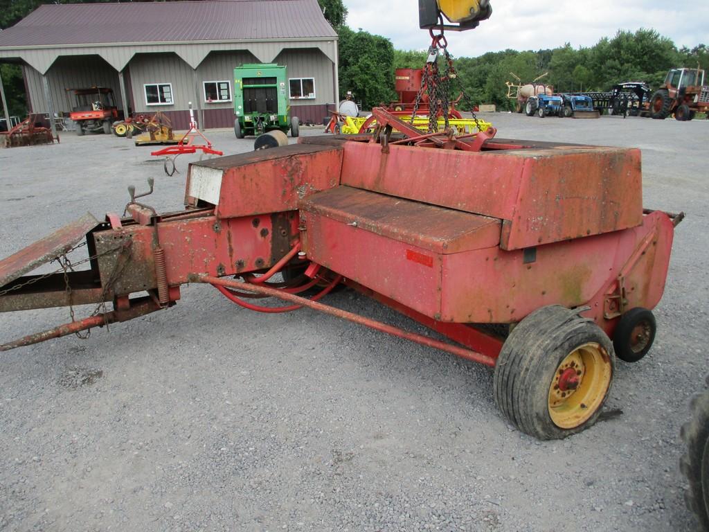 MASSEY FURGUSON 124 SQ BALER