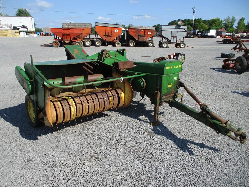 JOHN DEERE 24T SQ BALER