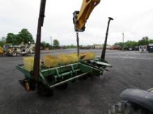 JOHN DEERE 7000 6-ROW PLANTER