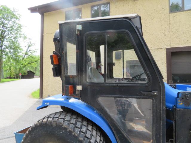 New Holland TC45DA 4WD tractor w/loader