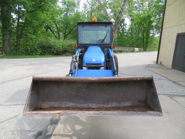 New Holland TC45DA 4WD tractor w/loader