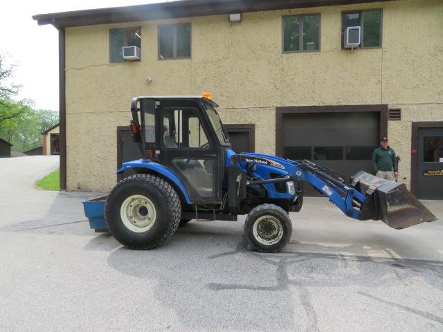 New Holland TC45DA 4WD tractor w/loader