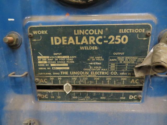 Lincoln Idealarc 250 Welder