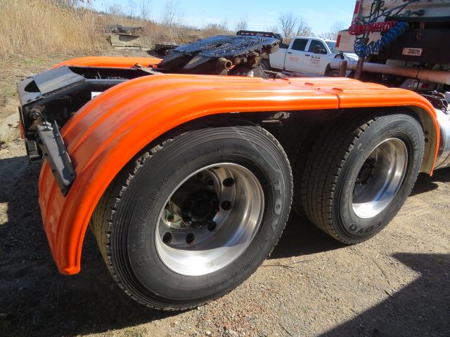 2009 Peterbilt 367 Tandem Axle Semi Truck / Tractor