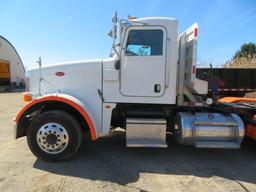 2009 Peterbilt 367 Tandem Axle Semi Truck / Tractor