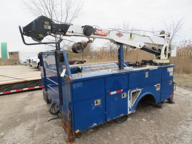 Reading 3820 Crane Body/11' Utility bed w/liftgate