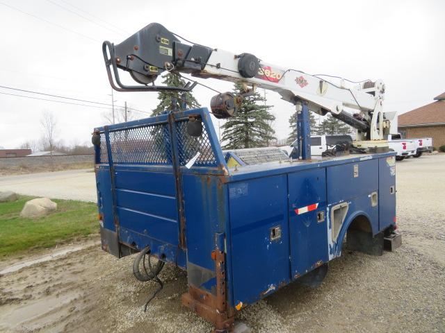 Reading 3820 Crane Body/11' Utility bed w/liftgate