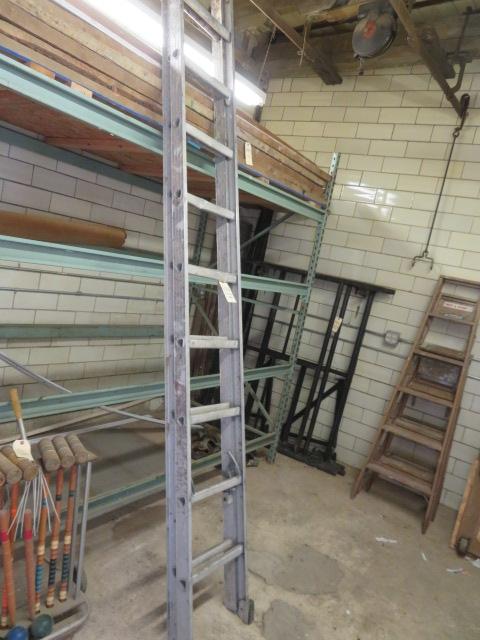 18' Aluminum Ladder