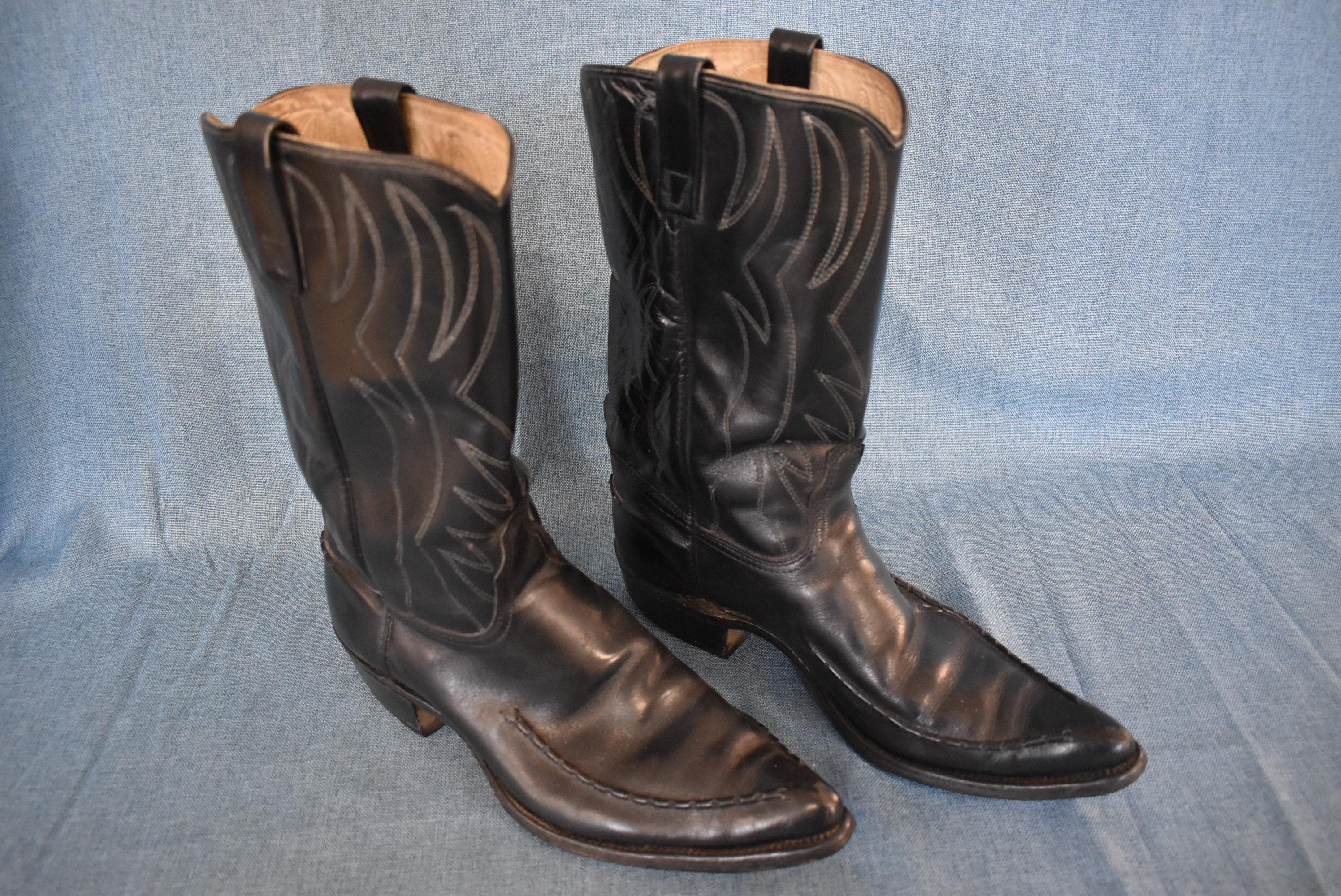 VINTAGE NEOLITE COWBOY BOOTS!