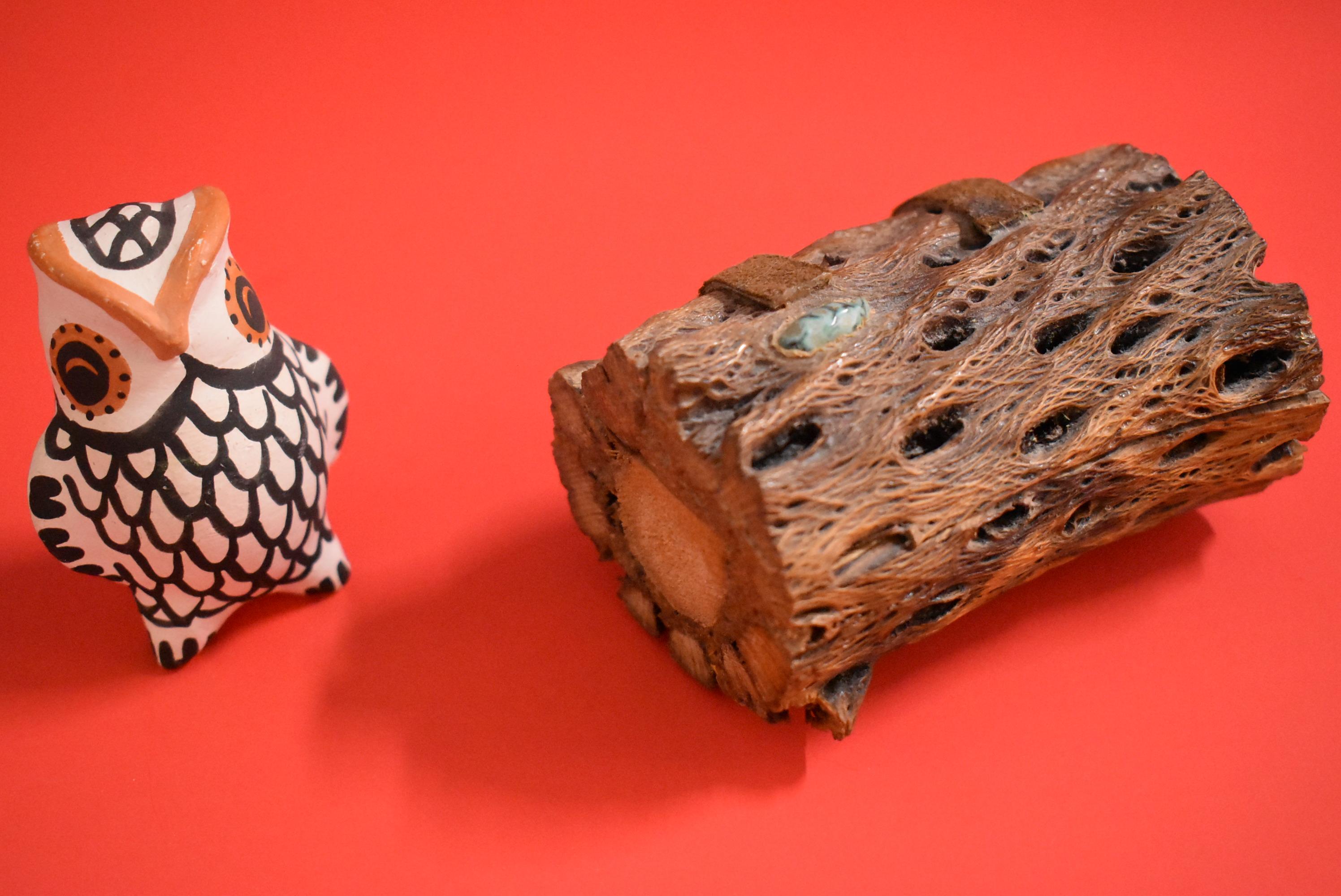 SIGNED ACOMA POTERY 2 1/2" & HOLLOWED BOX!