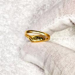 14kt Gold Ring With Diamond Lining, 2.1 DWT