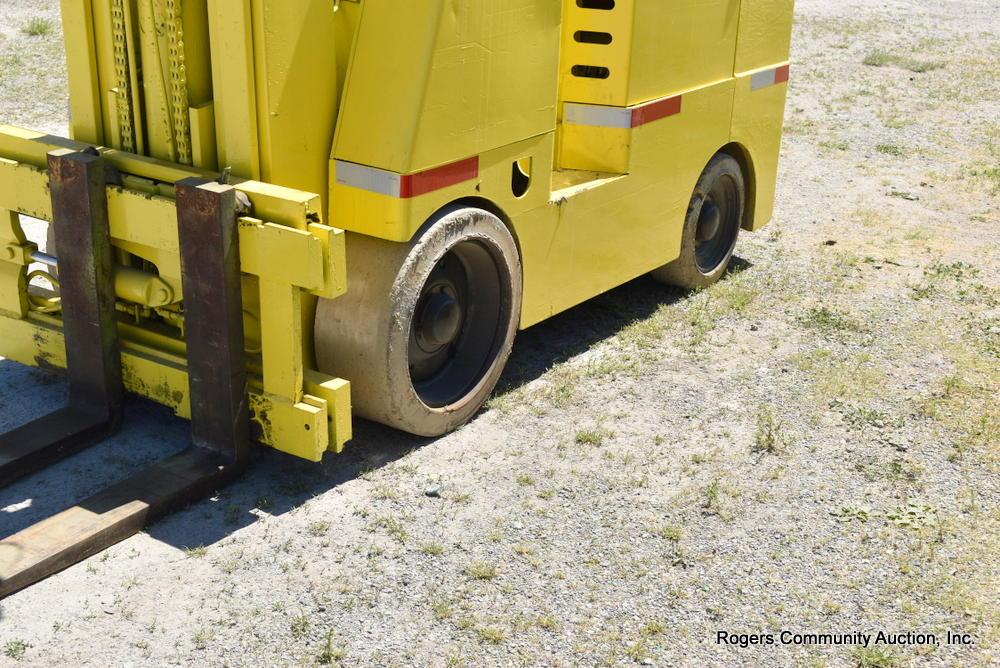 Allis Chalmers Forklift - Runs