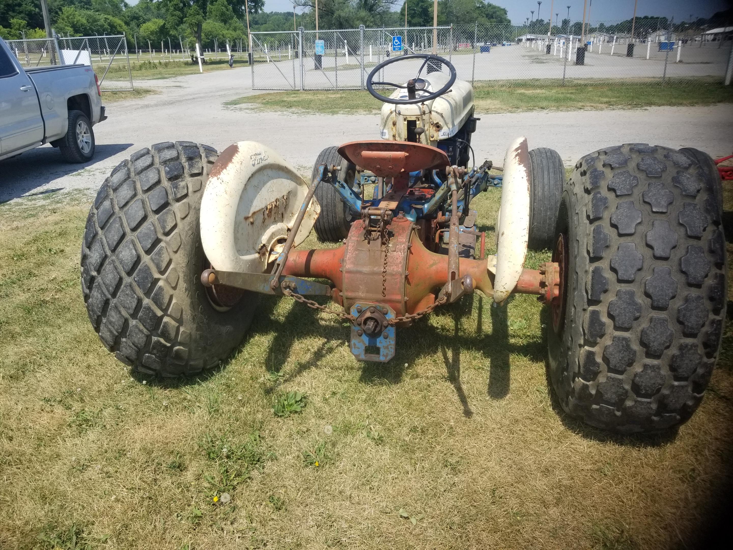 Ford 2000 Lcg Tractor