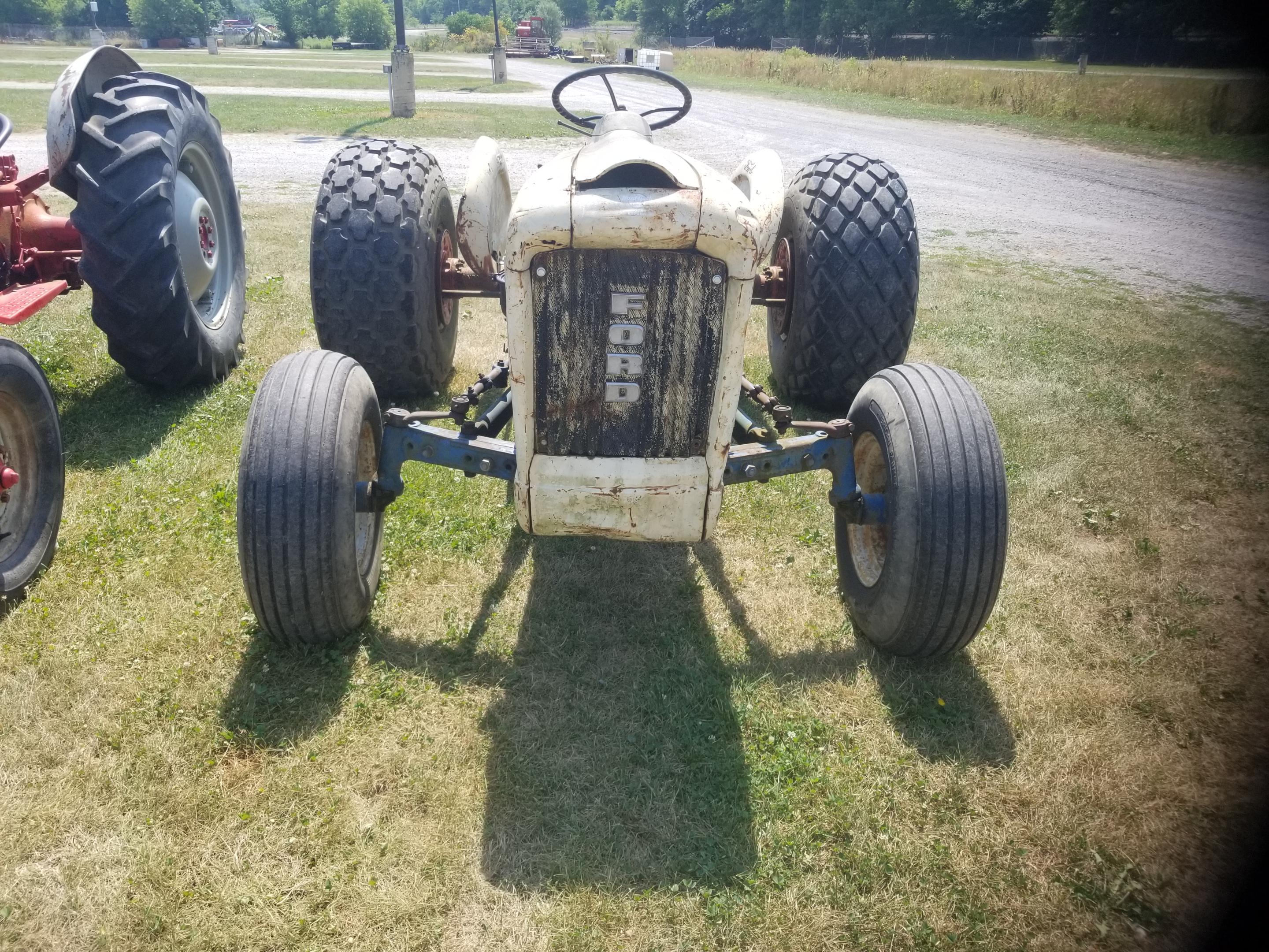 Ford 2000 Lcg Tractor