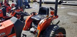 Kubota B7300 Tractor - 4x4, Diesel