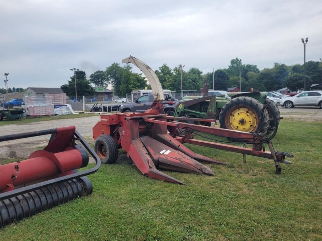 International 720 Chopper W/ Corn Head