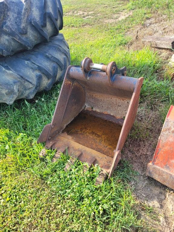 24" Quick Attach Excavator Bucket