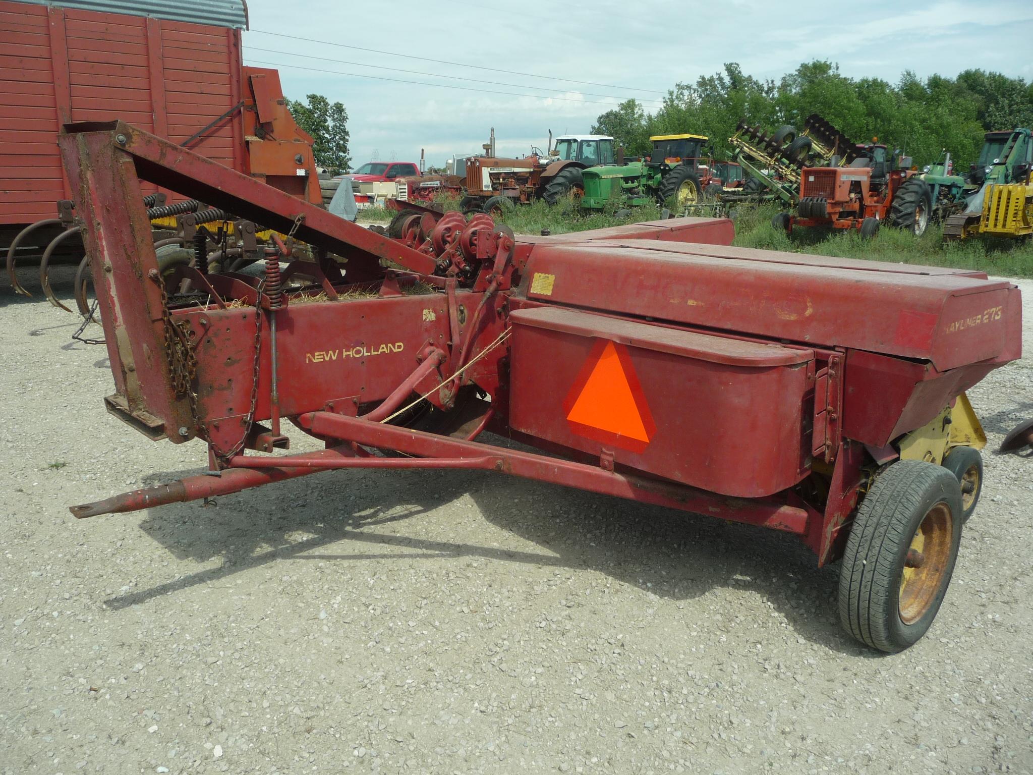 New Holland 273 baler w/chute, super sweep pickup