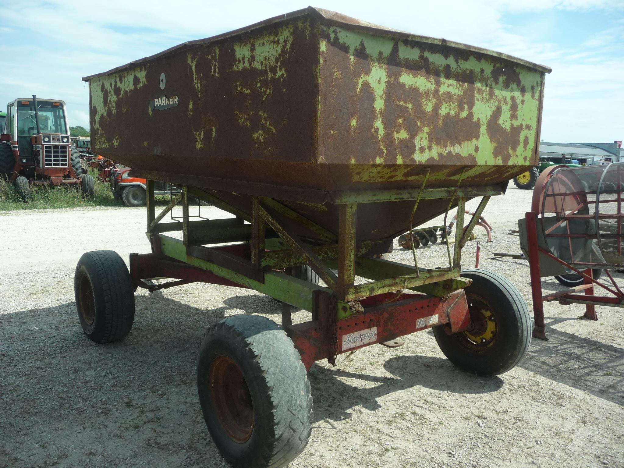 Parker gravity box w/Kewaunee No47 gear, some fertilizer damage