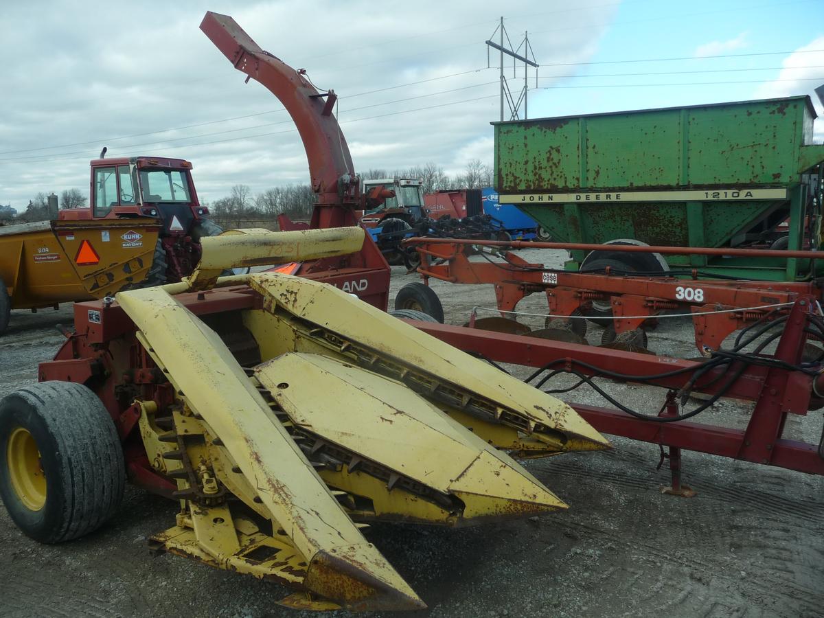 NH 890 chopper w/770 2RWide corn head, electric controls