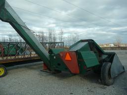 NI 325 2RNarrow corn picker w/327 (12) roll bed