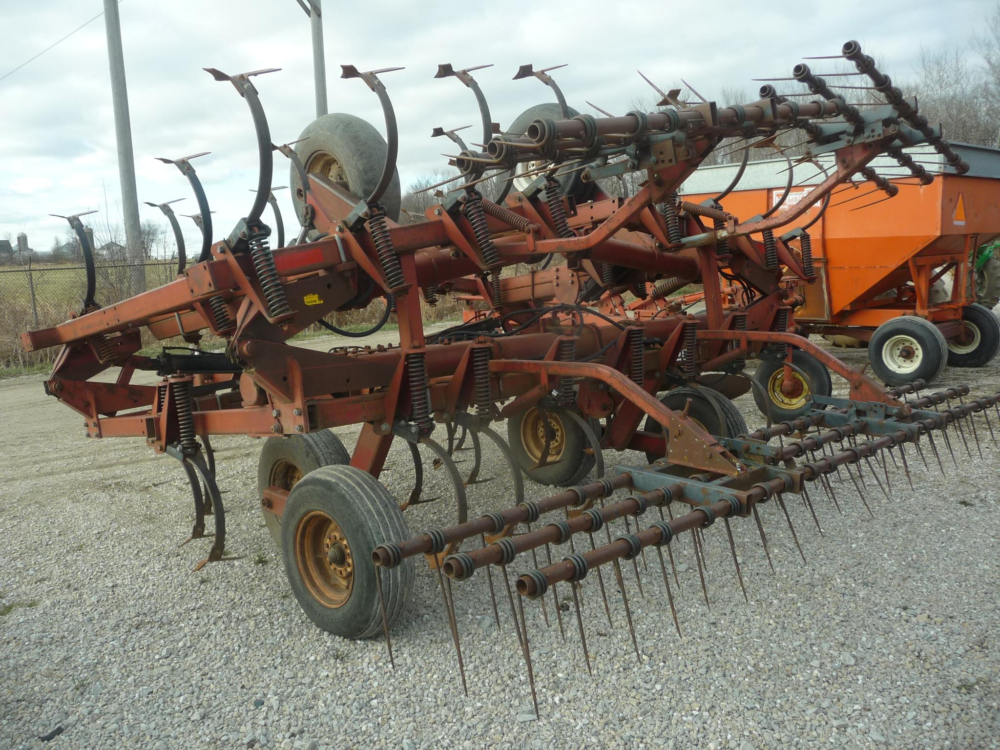 White 226 24' field cultivator, hyd flat fold, (3) bar coil tine harrow, wa