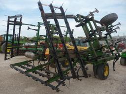 JD 960 field cultivator