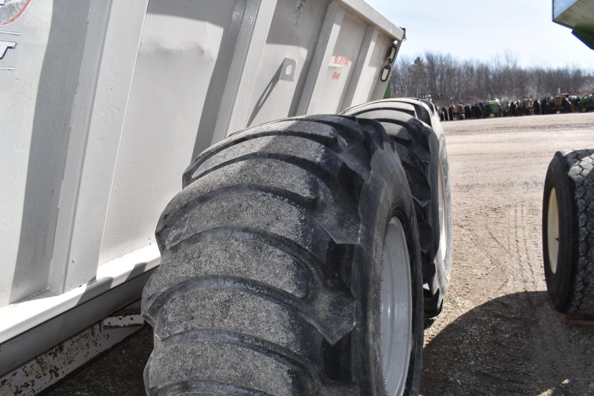 Kuhn 8141 Slinger Spreader