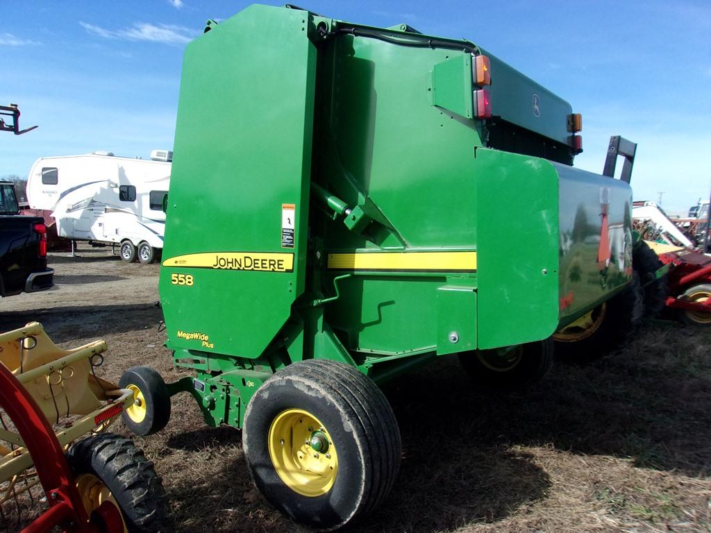 John Deere 558